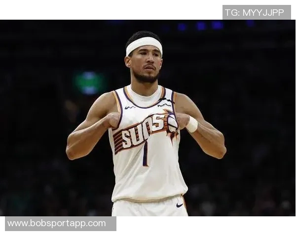 布克首节得分全在半场表现平平9分3助3失误正负值5引发关注 布克首节得分全在半场表现平平9分3助3失误正负值5引发关注