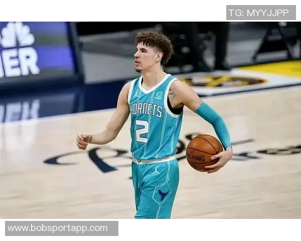 拉梅洛鲍尔表现失常21投仅5中难救球队三分球命中率低迷失误频繁 拉梅洛鲍尔表现失常21投仅5中难救球队三分球命中率低迷失误频繁