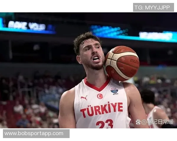 申京谈比赛表现：上半场不佳激励我提升自我表现