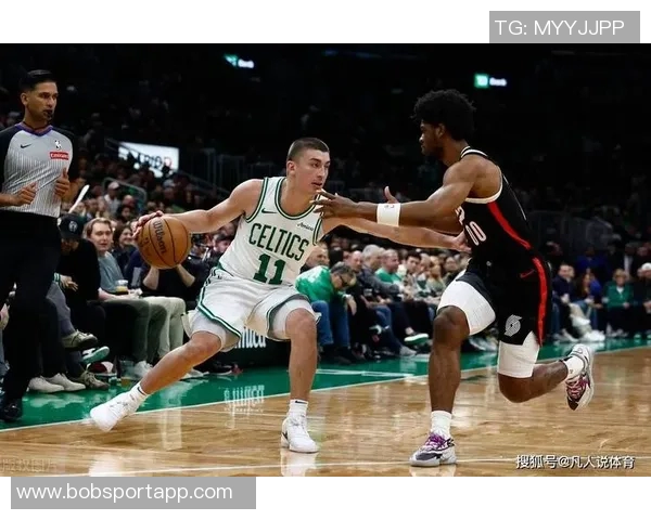 普理查德半场表现出色8投5中三分球命中率高达667贡献12分1篮板3助攻