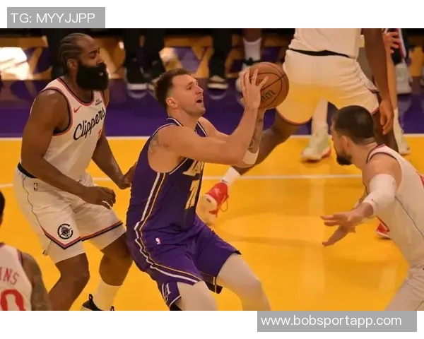 考辛斯质疑东契奇与哈登的双标现象为何不再受到批评