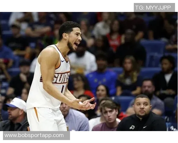 布克下半场狂砍23分揭秘：脱掉紧身防护短裤后活动自如